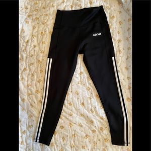 Adidas legging with side pocket for phone